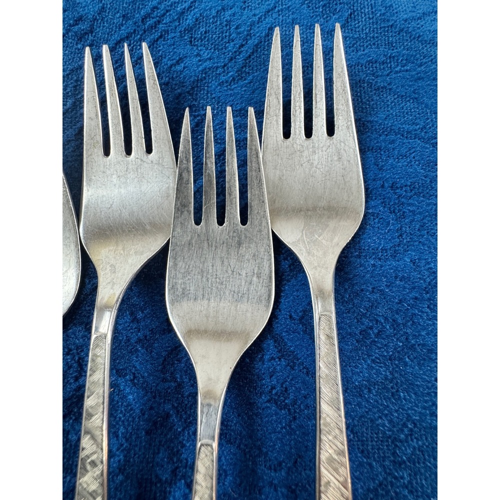 1847 Rogers Bros Carino Silverplate Cocktail Forks Set of 5 Vintage MCM Textured - Picture 4 of 9